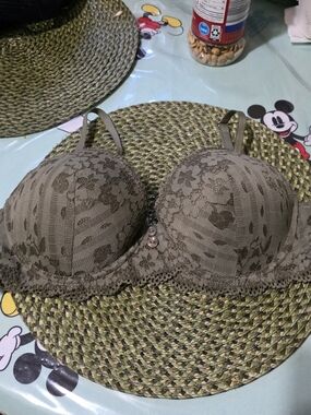 Honeydew USA Olive Lace Push-Up Bra with Decorative Buttons Size  38C Used